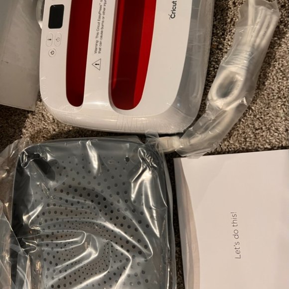 Cricut EasyPress 2 12x10 - Picture 4 of 4